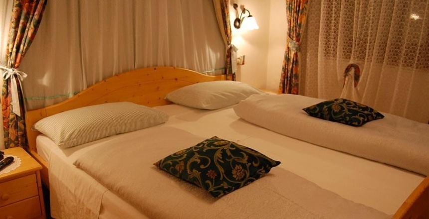 Albergo Genziana San Vigilio Di Marebbe Δωμάτιο φωτογραφία